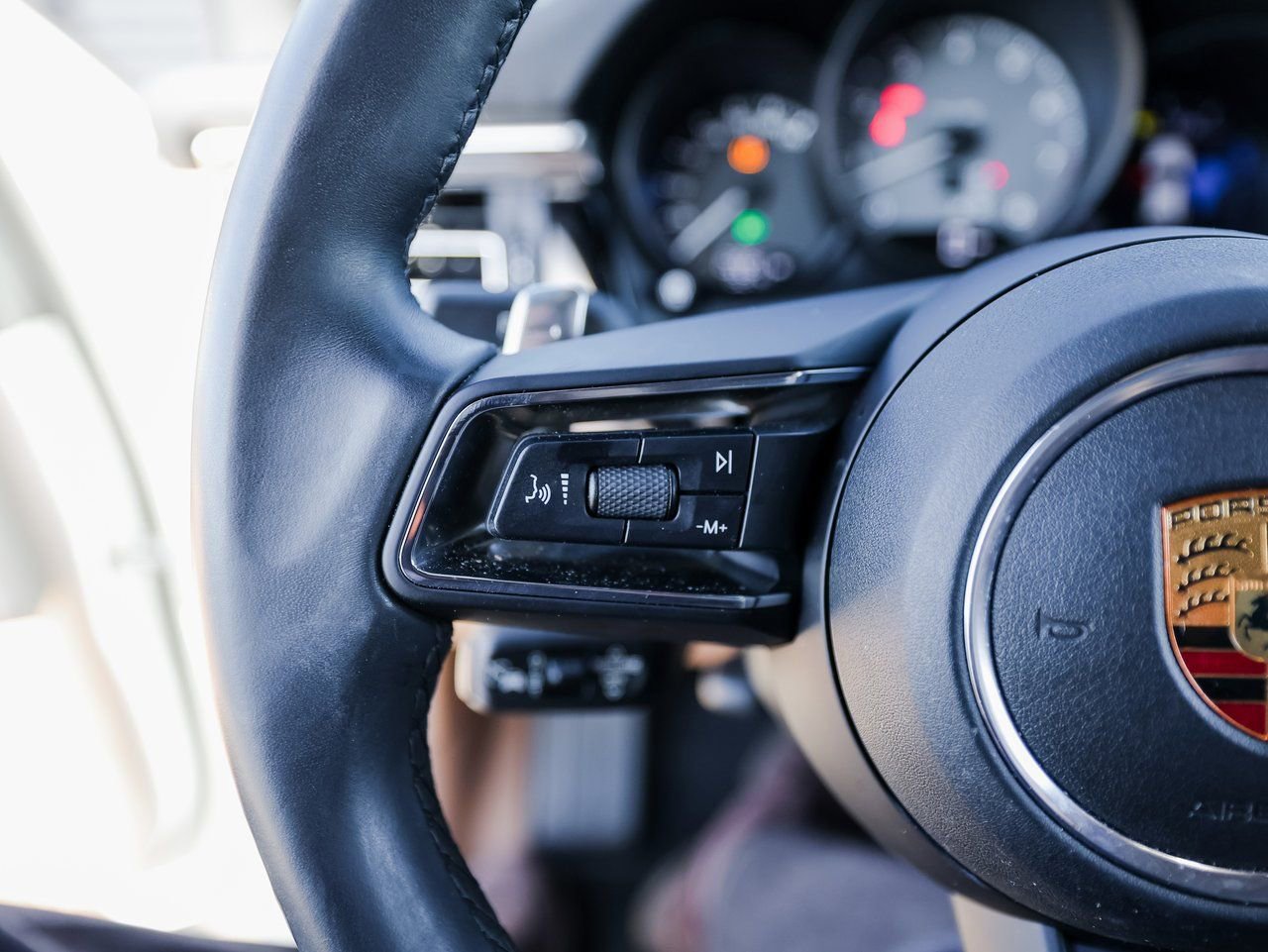 Certified 2022 Porsche Macan S image 17