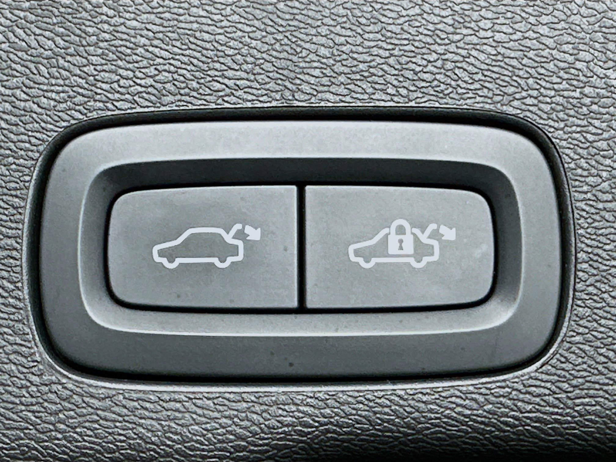 Used 2025 Volvo XC60 B5 Core image 31