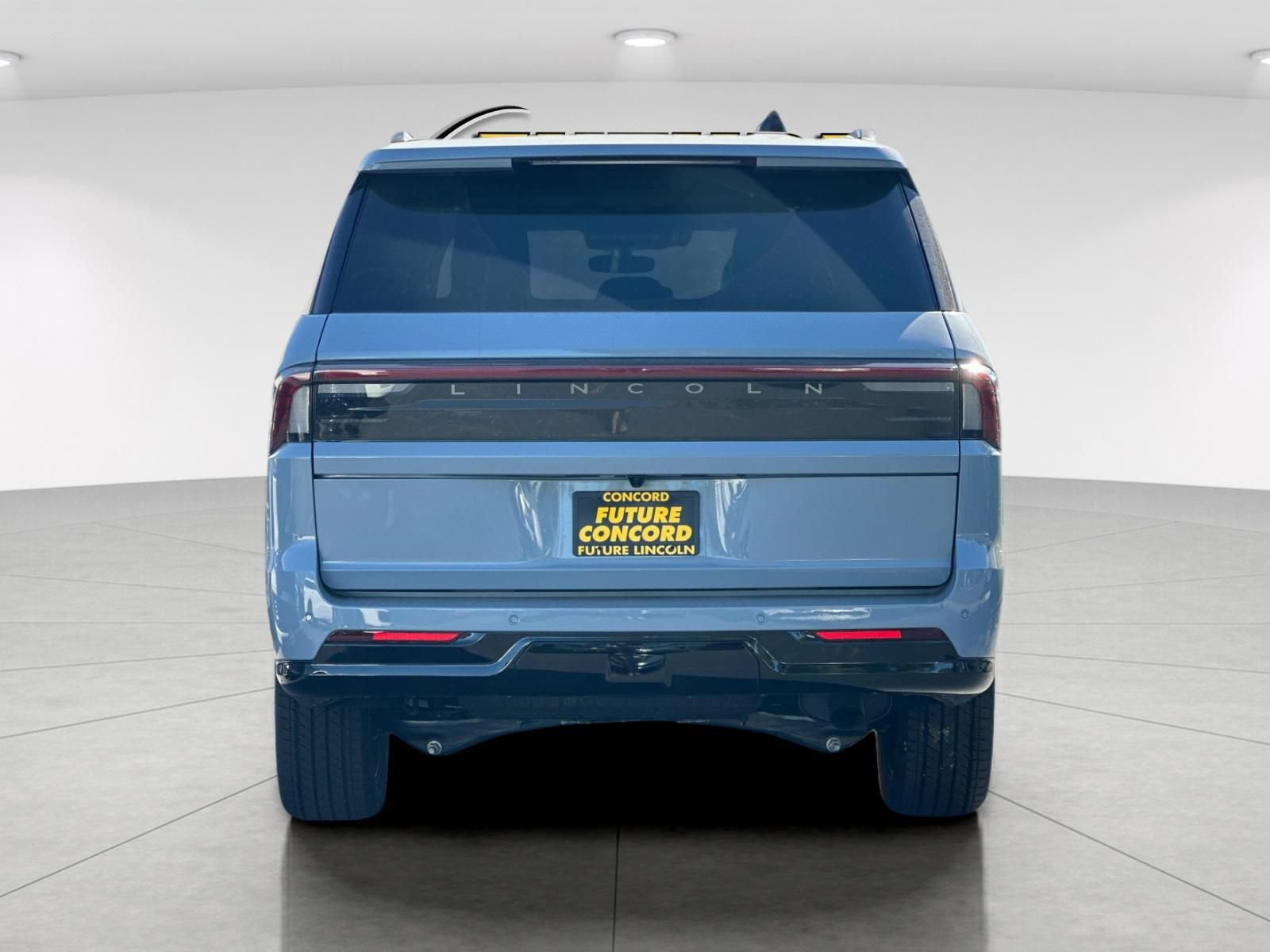 New 2026 Lincoln Navigator L Reserve w/ Jet Appearance Package AWD/4WD image 4