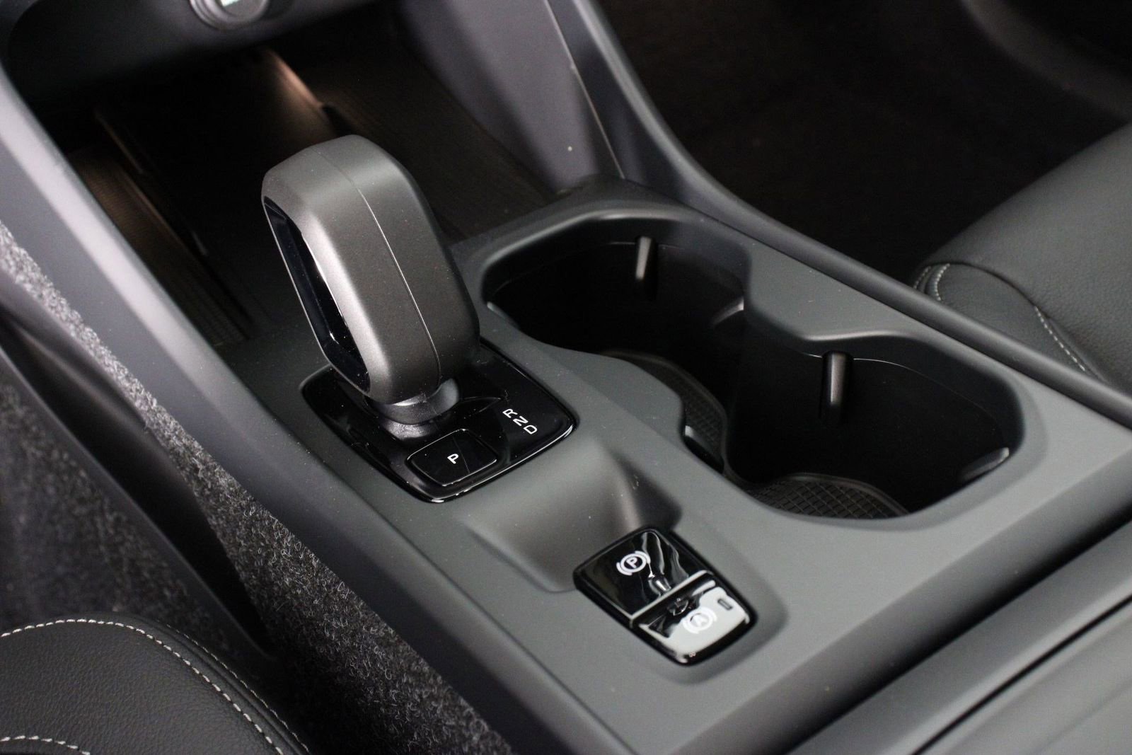 New 2025 Volvo XC40 B5 Core w/ Climate Package image 7
