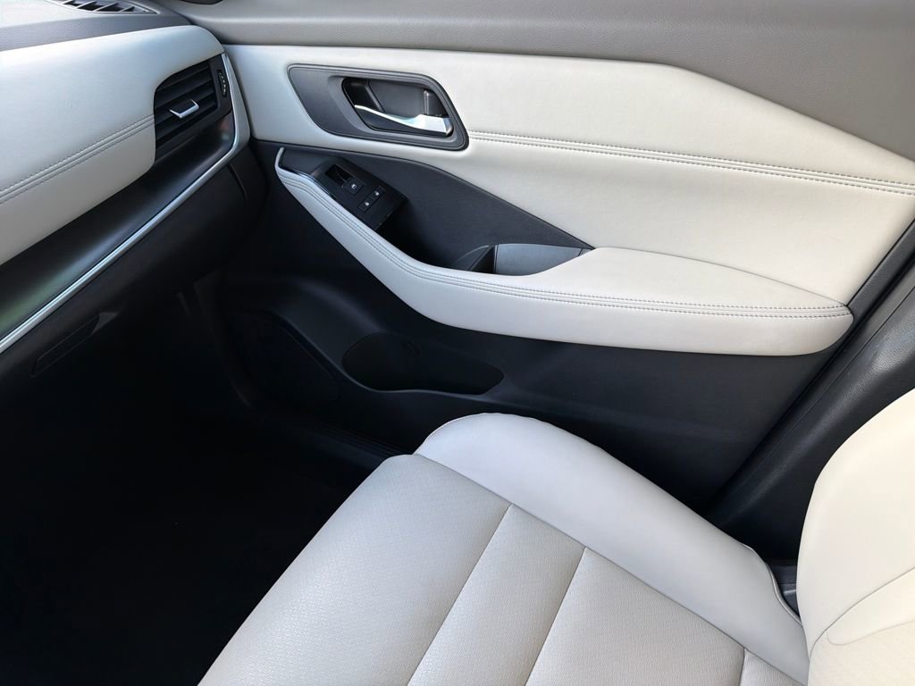 Used 2023 Nissan Rogue SV w/ SV Premium B Package image 31