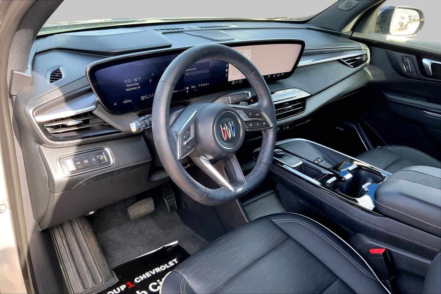 Used 2025 Buick Enclave Sport Touring FWD image 18