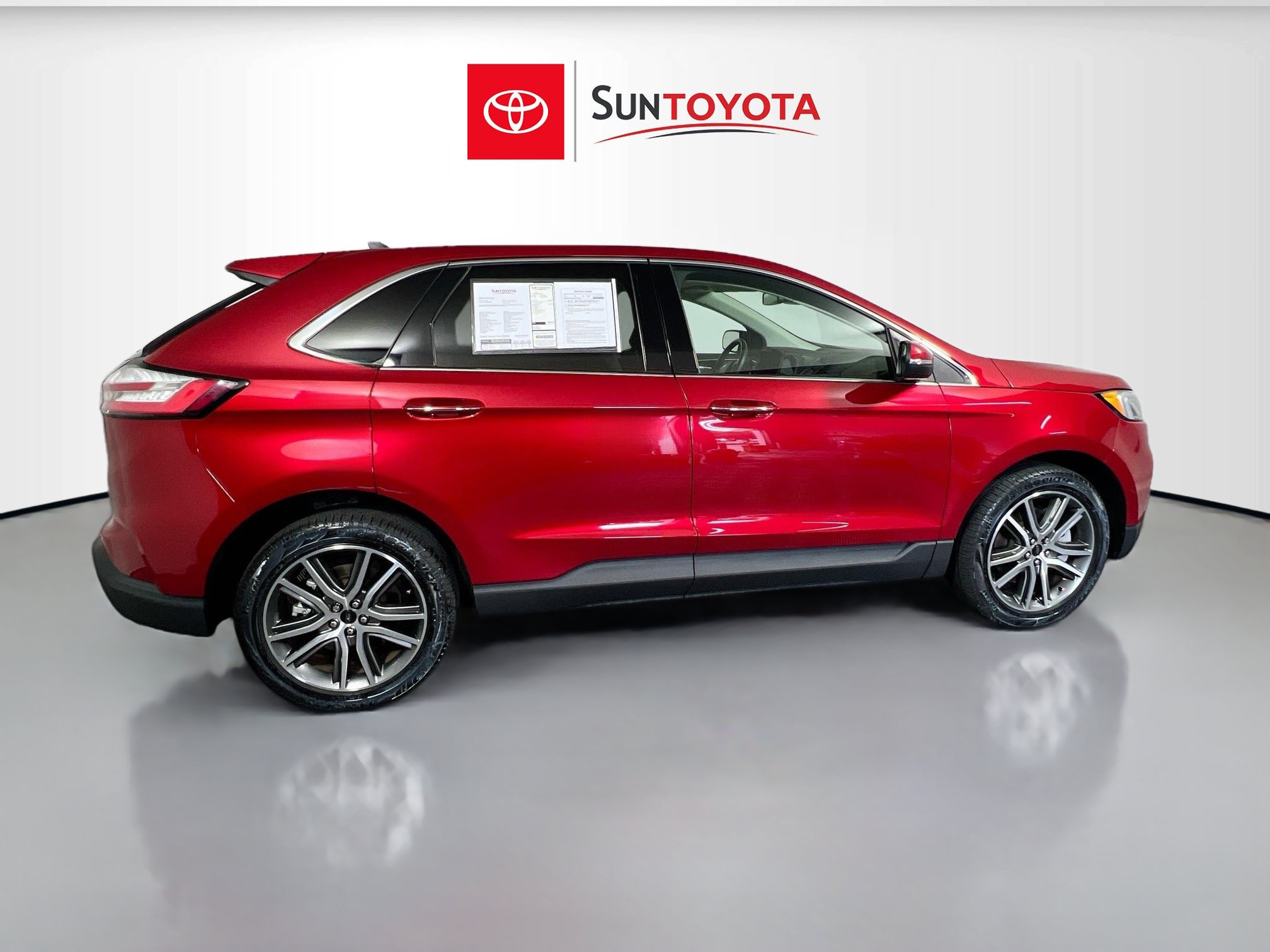 Used 2024 Ford Edge Titanium AWD/4WD image 2