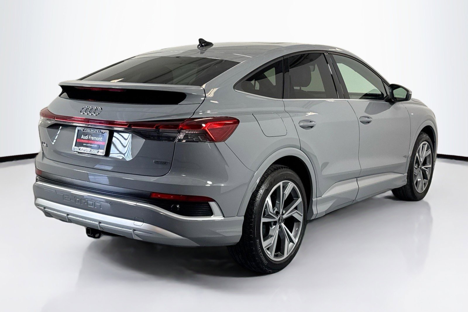 Used 2025 Audi Q4 e-tron Premium w/ Convenience Package image 5