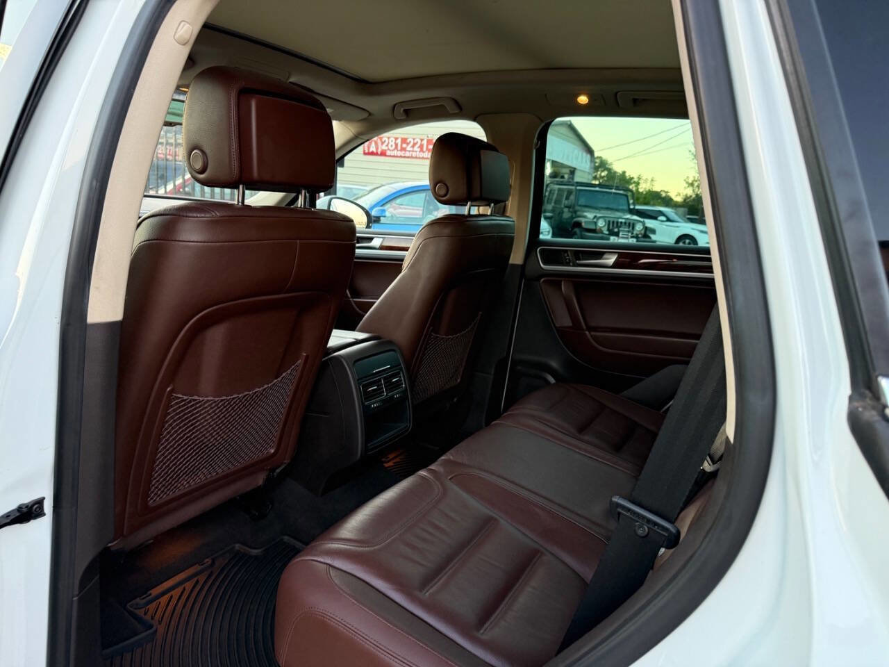 Used 2013 Volkswagen Touareg TDI image 18