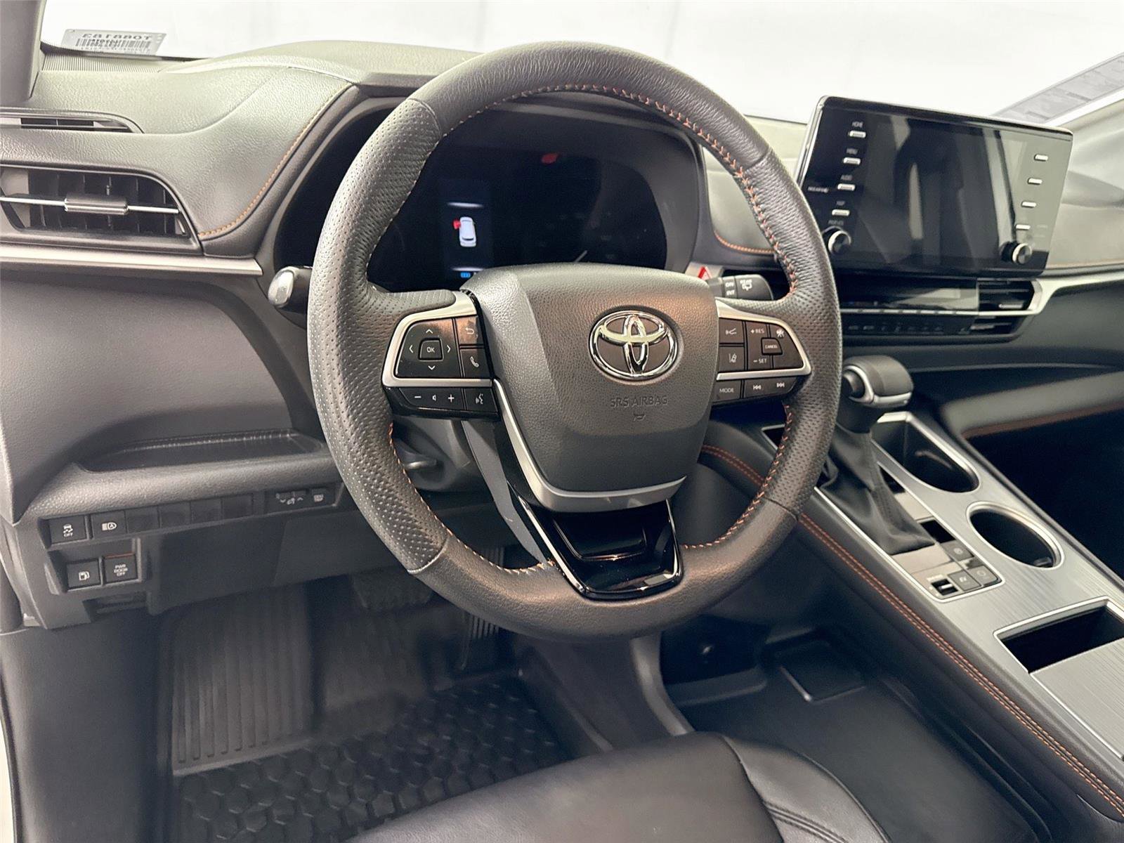 Certified 2023 Toyota Sienna XSE image 2