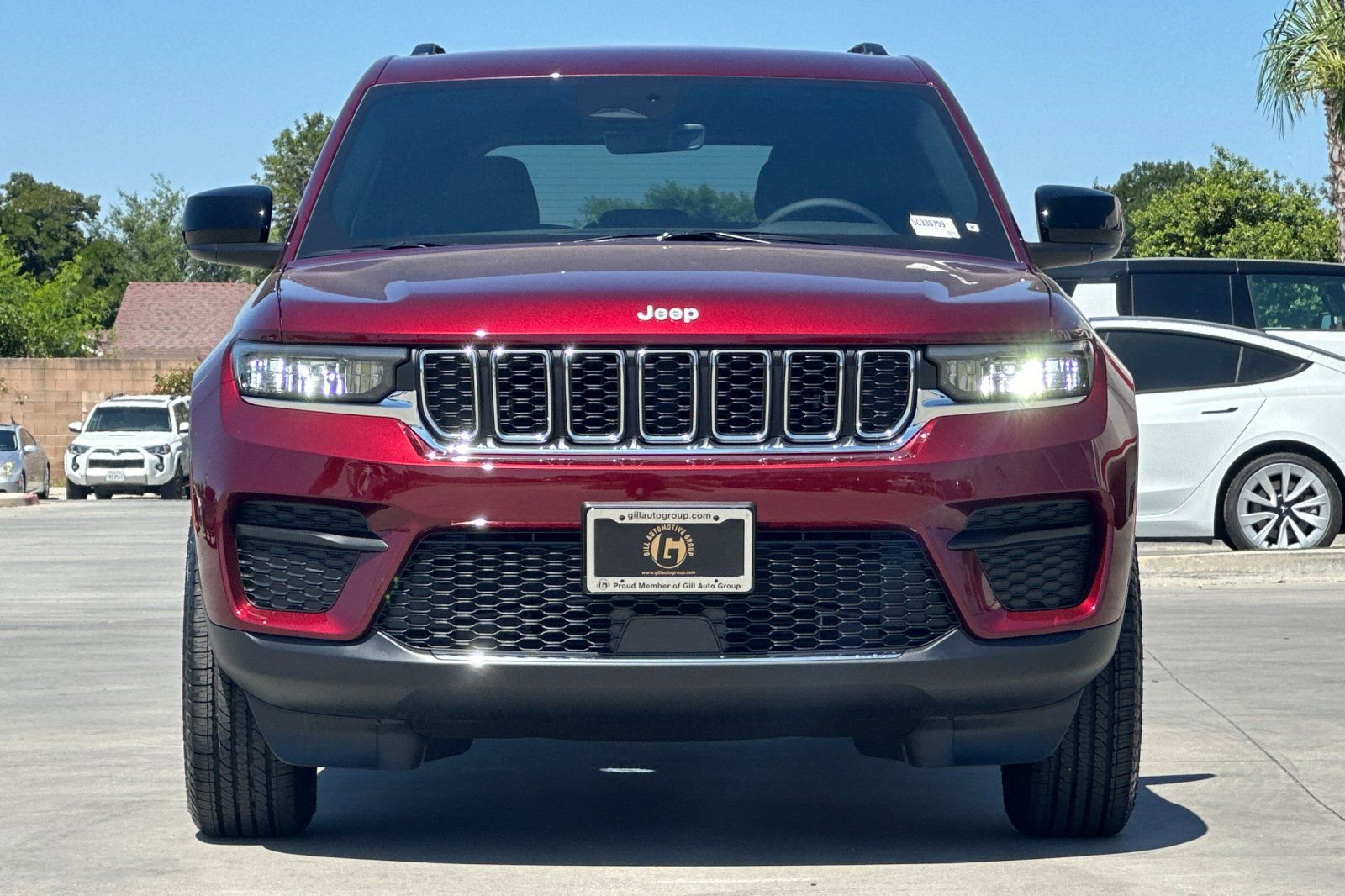 New 2025 Jeep Grand Cherokee Laredo w/ Luxury Tech Group I RWD image 10