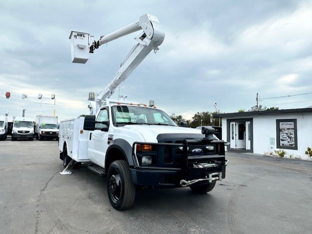 Used 2009 Ford F550 2WD Regular Cab Super Duty image 4