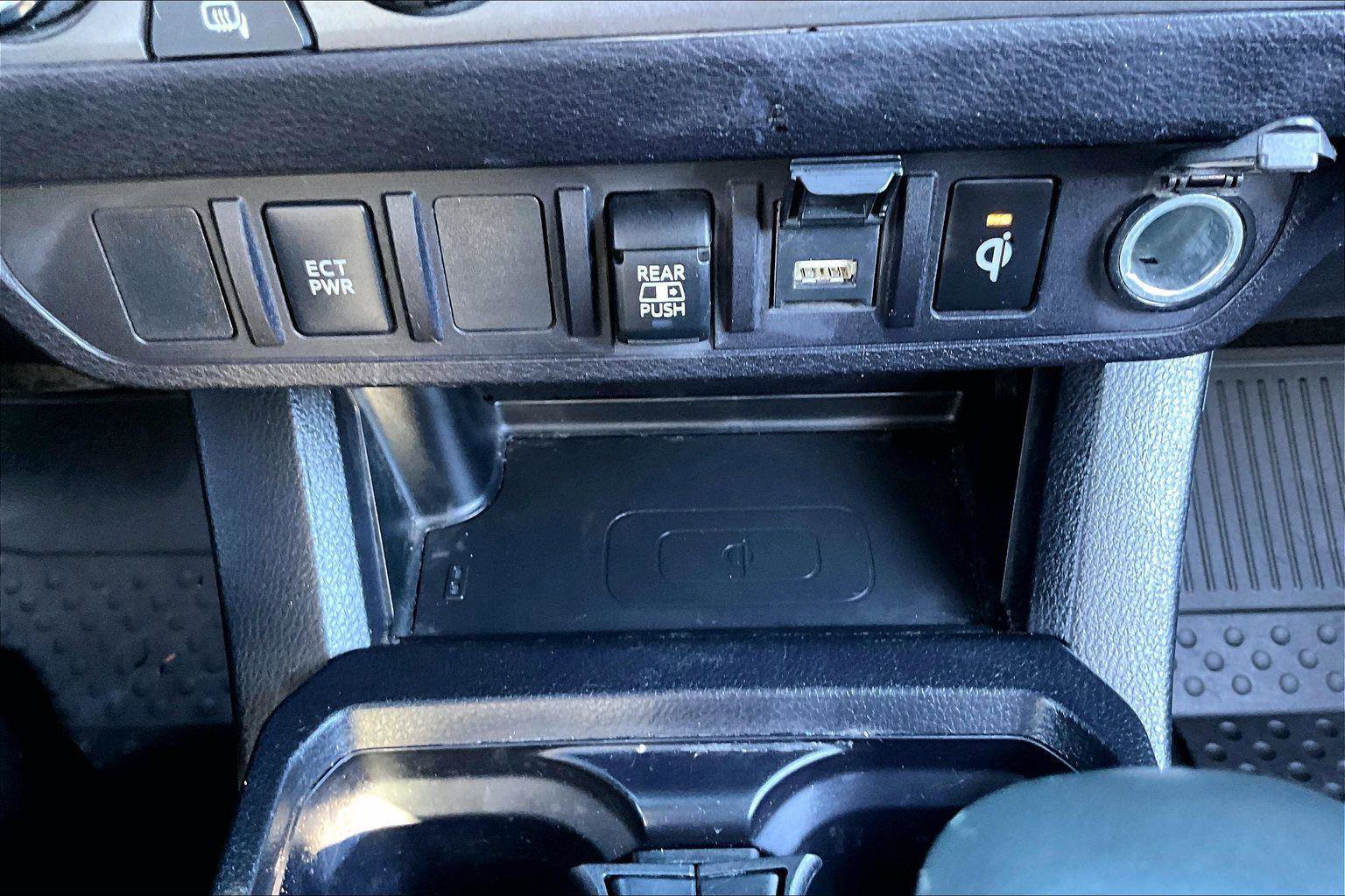 Used 2022 Toyota Tacoma TRD Off-Road image 33