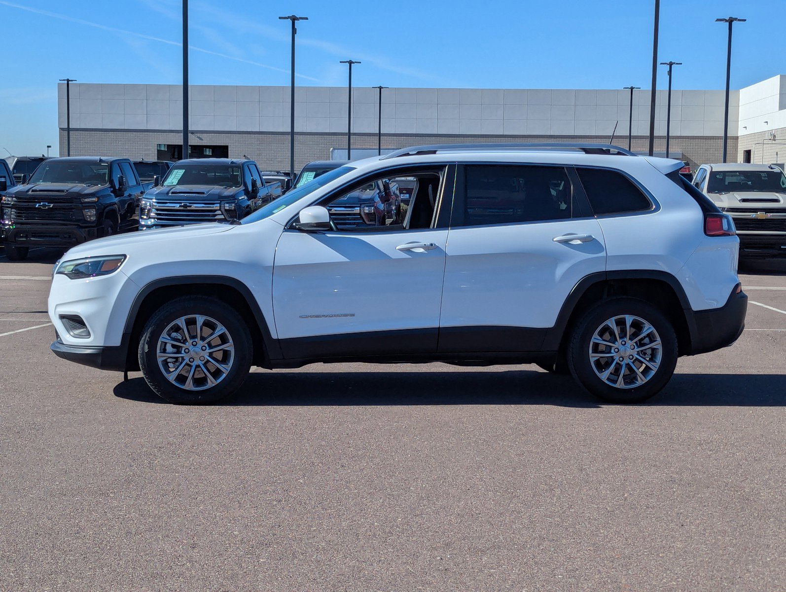 Used 2021 Jeep Cherokee Latitude Lux image 3