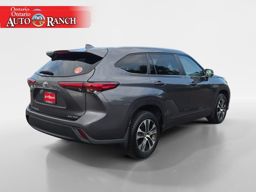 Used 2023 Toyota Highlander XLE AWD/4WD image 5