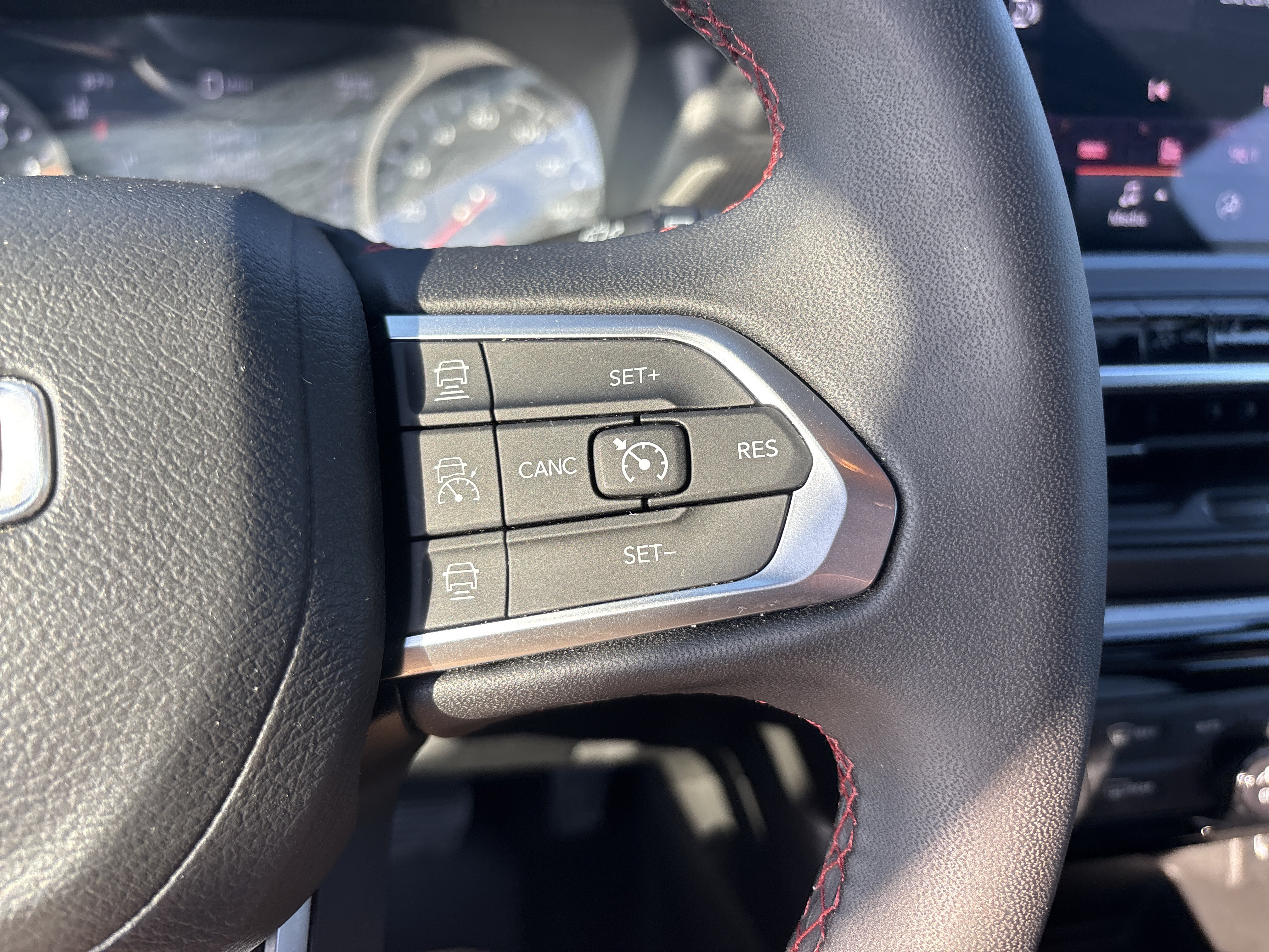 Used 2025 Jeep Compass Trailhawk AWD/4WD image 22