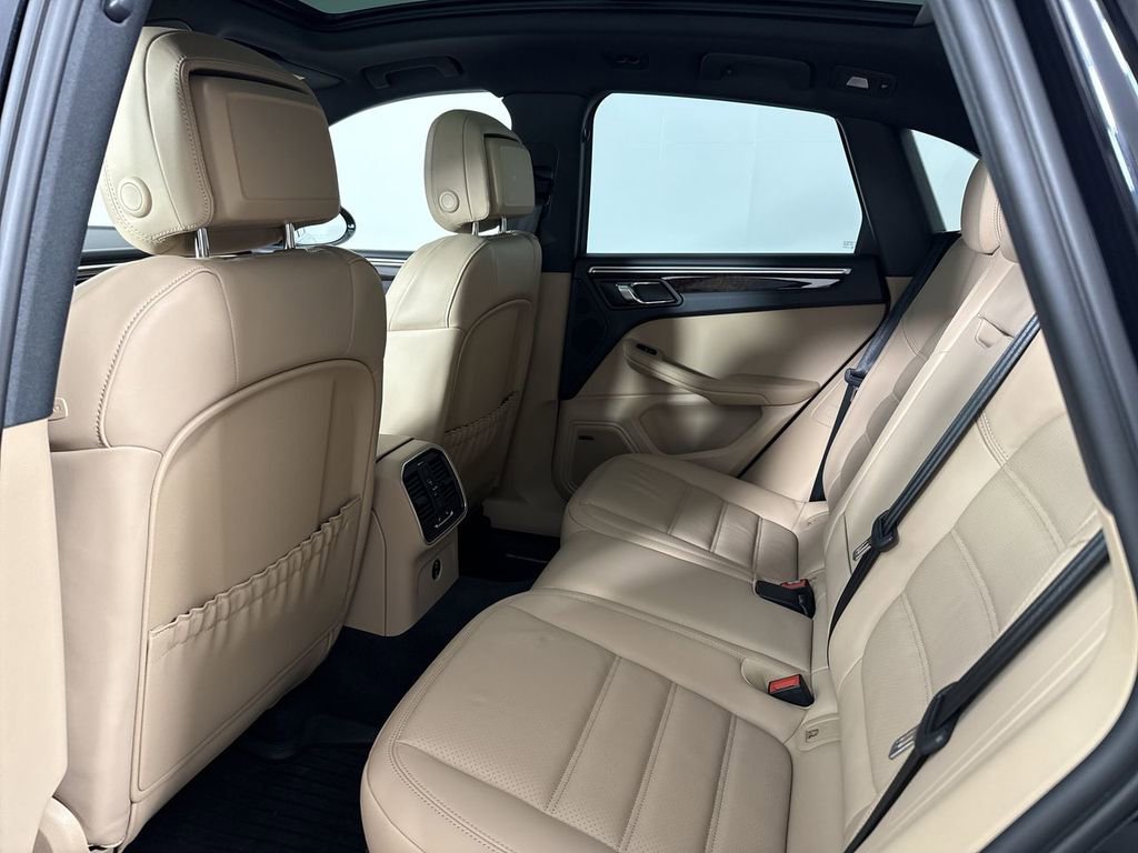 Certified 2024 Porsche Macan image 26