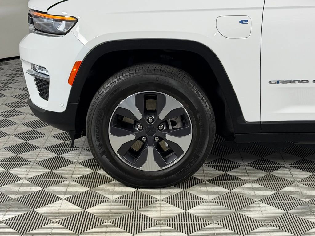 Used 2022 Jeep Grand Cherokee Limited 4xe w/ Luxury Tech Group II image 11
