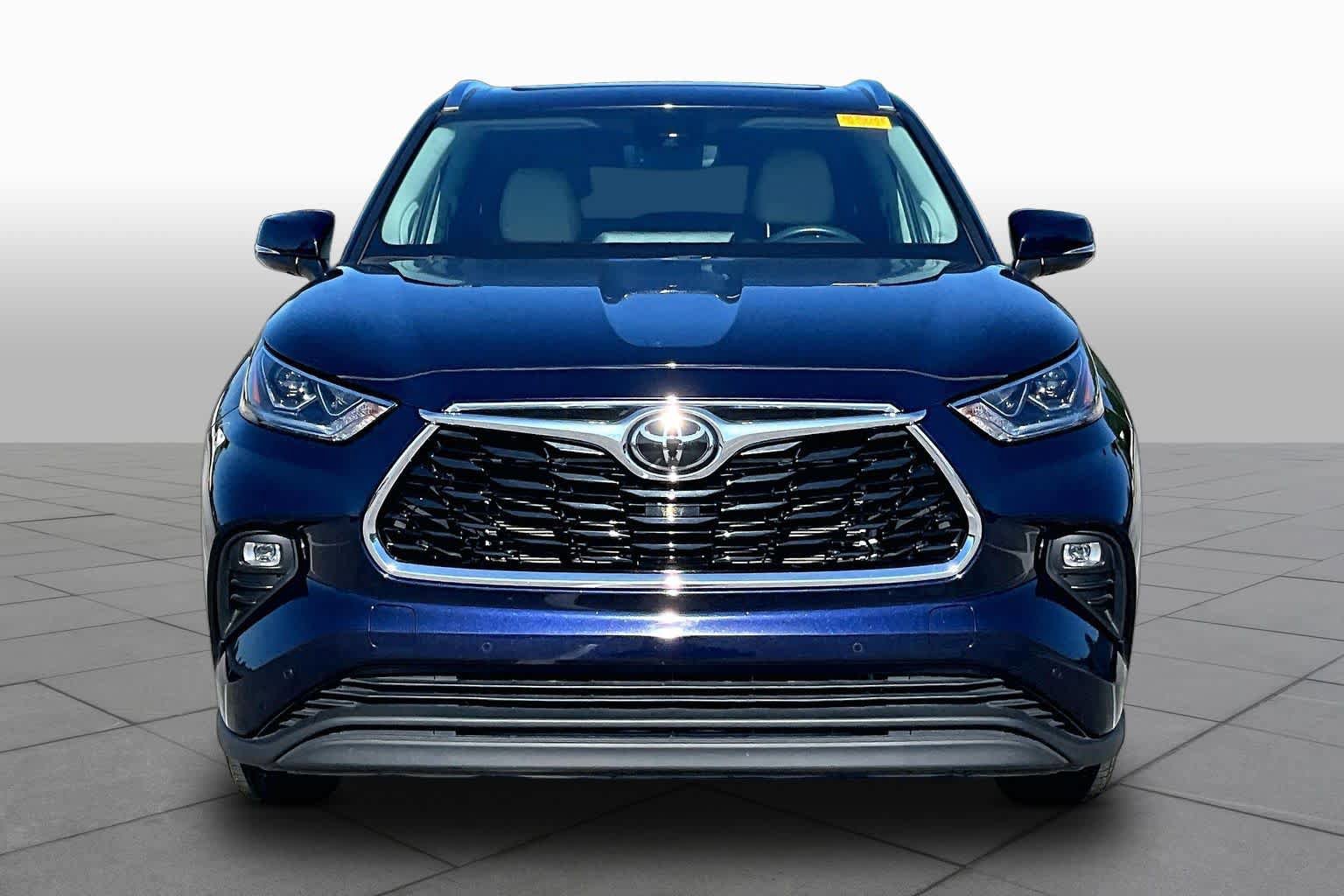 Used 2023 Toyota Highlander Limited FWD image 5