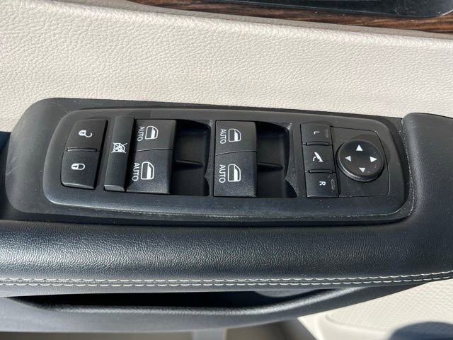 Used 2021 Chrysler Pacifica Limited image 23