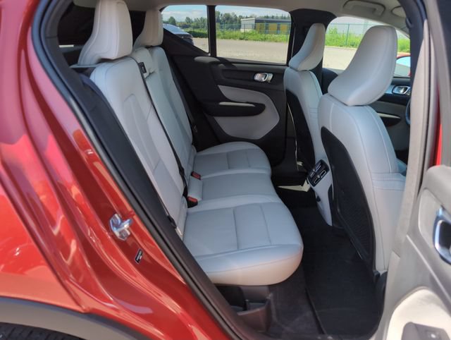 Used 2020 Volvo XC40 T5 Momentum AWD/4WD image 12