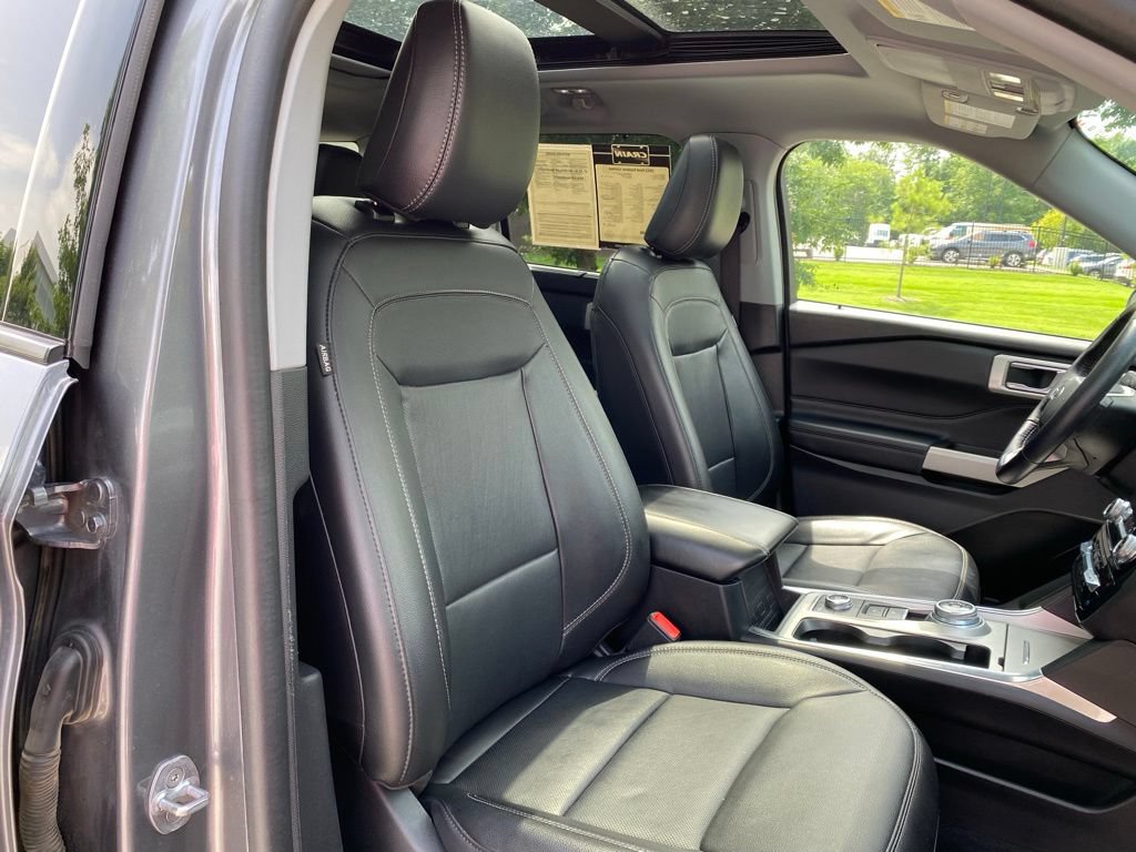 Used 2022 Ford Explorer Limited w/ Equipment Group 301A AWD/4WD image 33