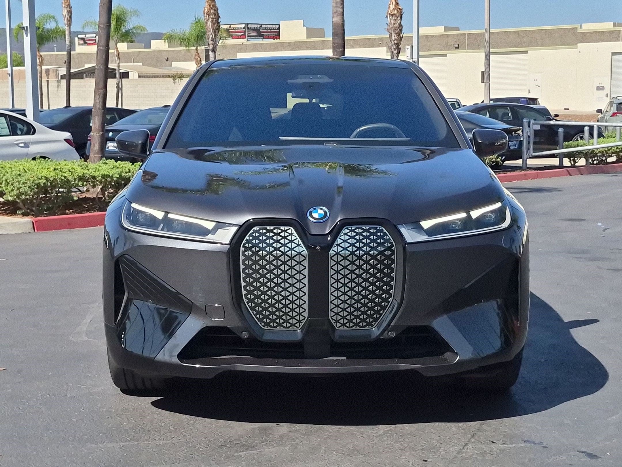 Certified 2025 BMW iX xDrive50 w/ Premium Package AWD/4WD image 3