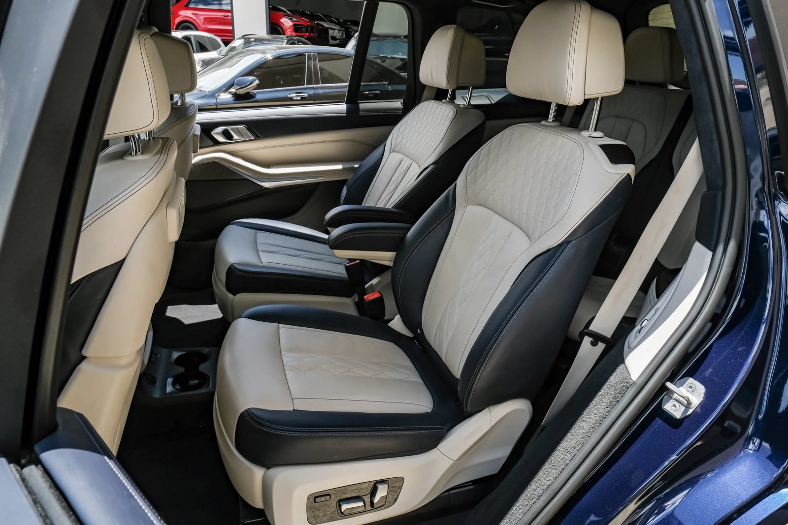 Used 2021 BMW X7 xDrive40i w/ M Sport Package AWD/4WD image 39