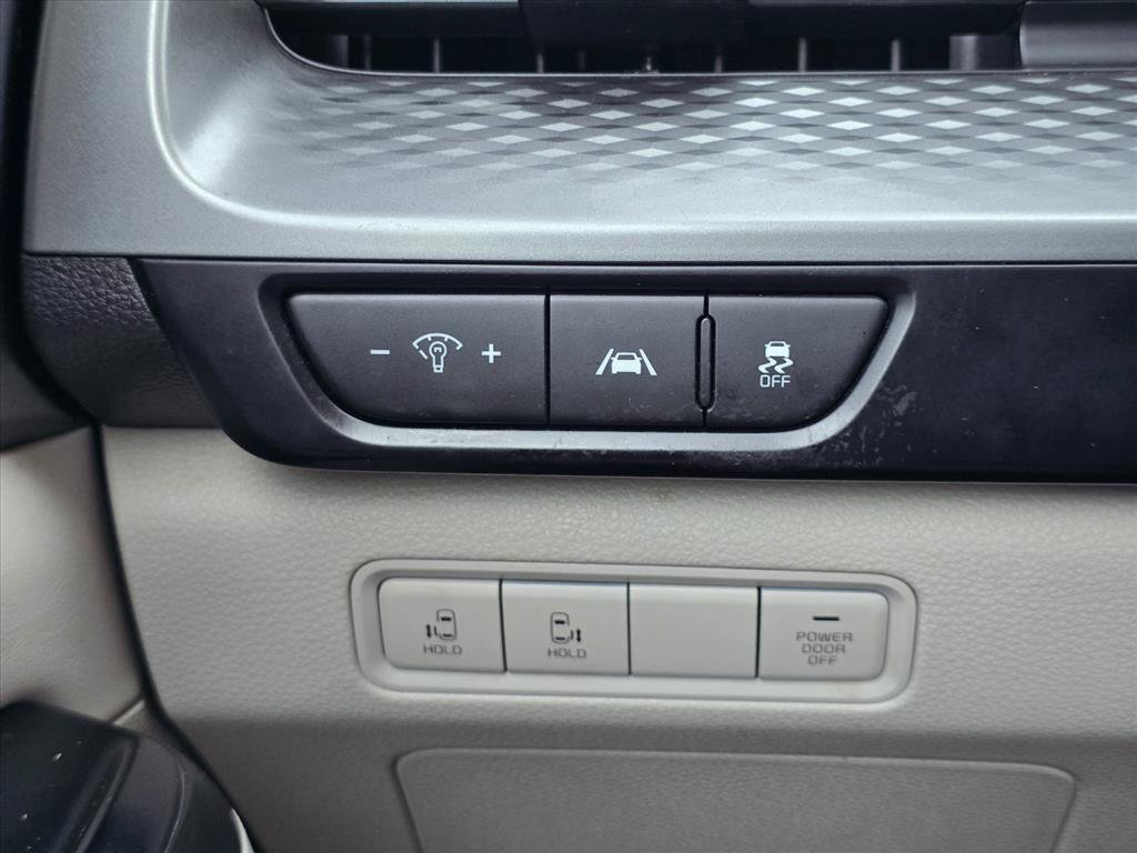 Used 2022 Kia Carnival LX FWD image 22