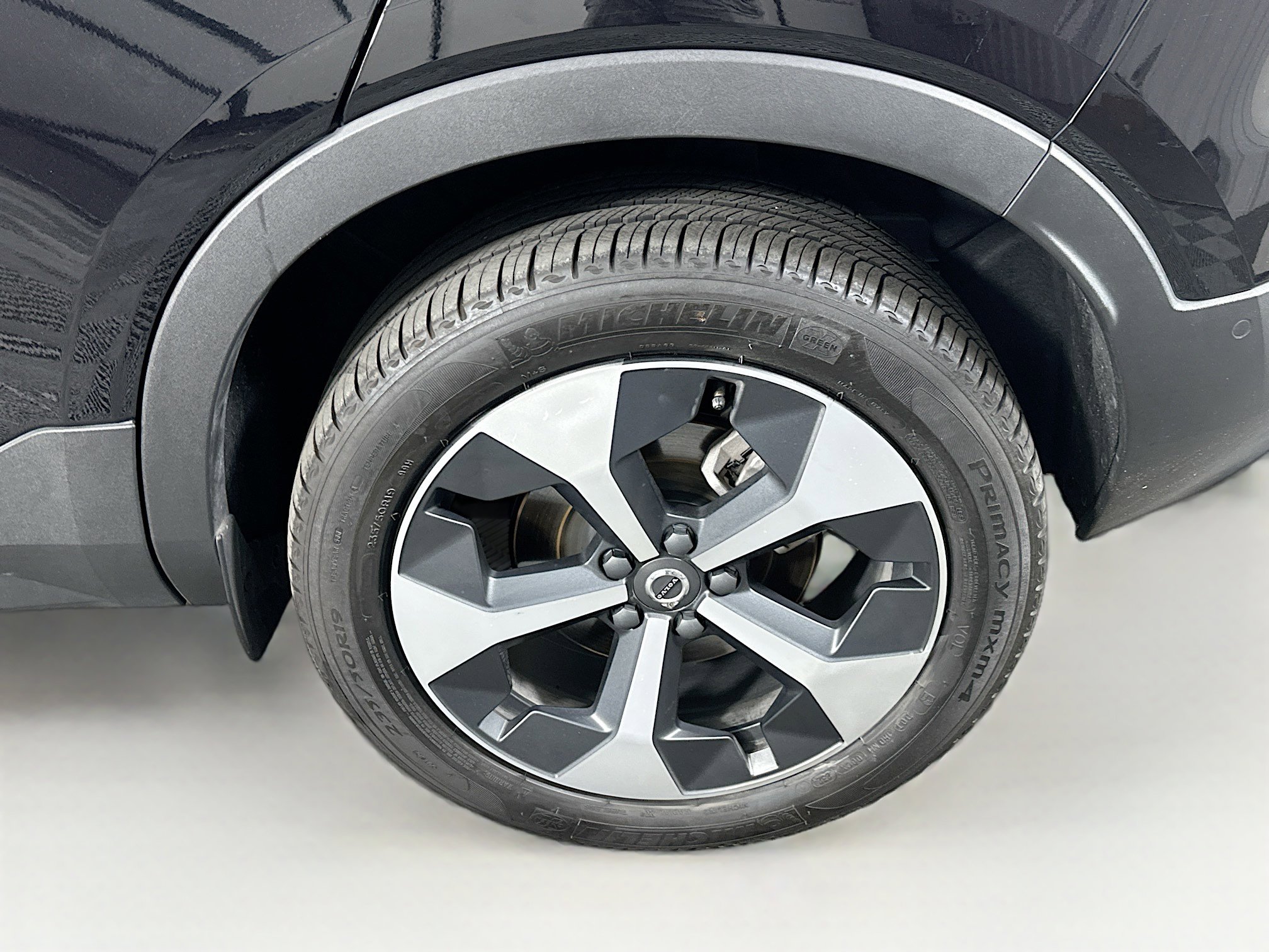 Used 2025 Volvo XC40 B5 Plus image 11