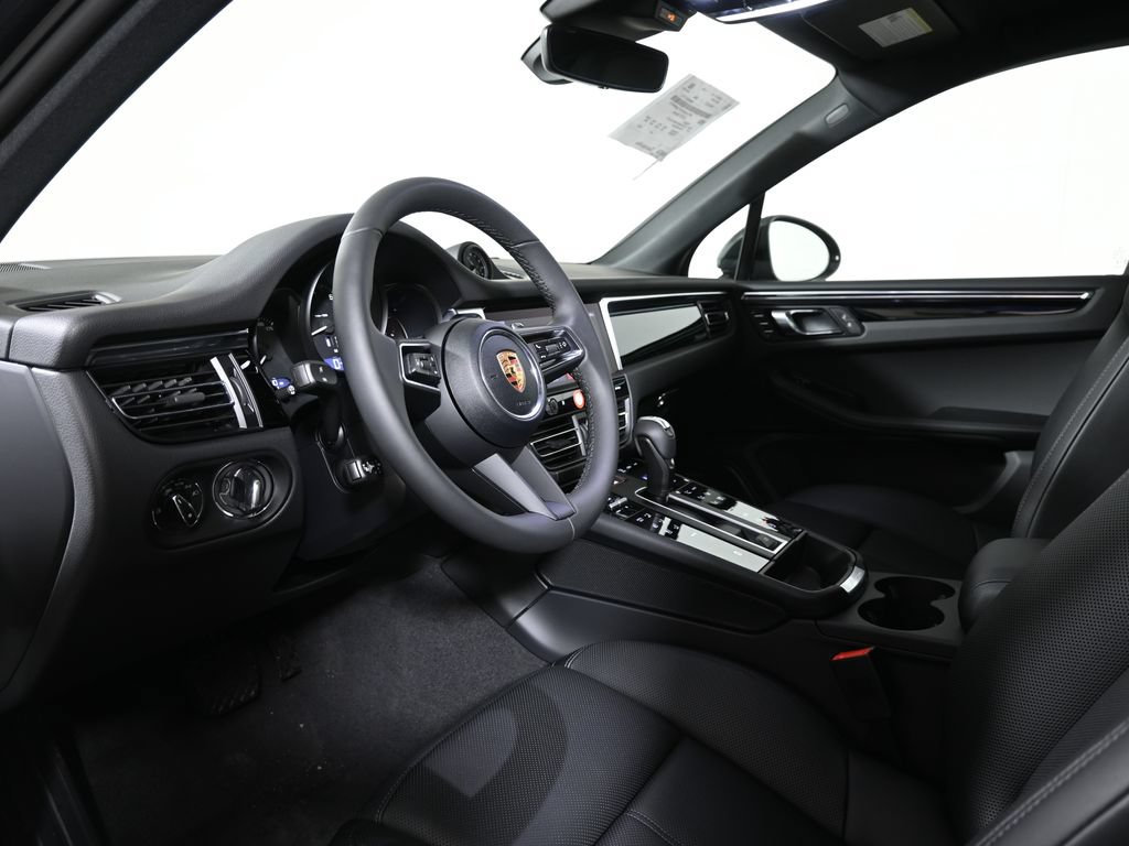 Used 2026 Porsche Macan AWD/4WD image 4