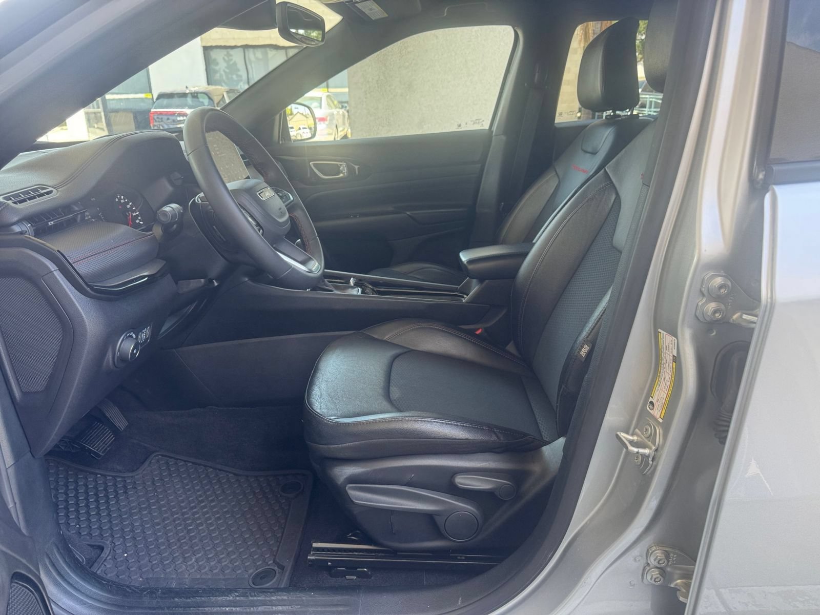 Used 2025 Jeep Compass Trailhawk AWD/4WD image 25