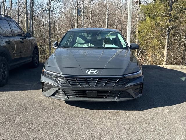 Used 2024 Hyundai Elantra Limited image 11