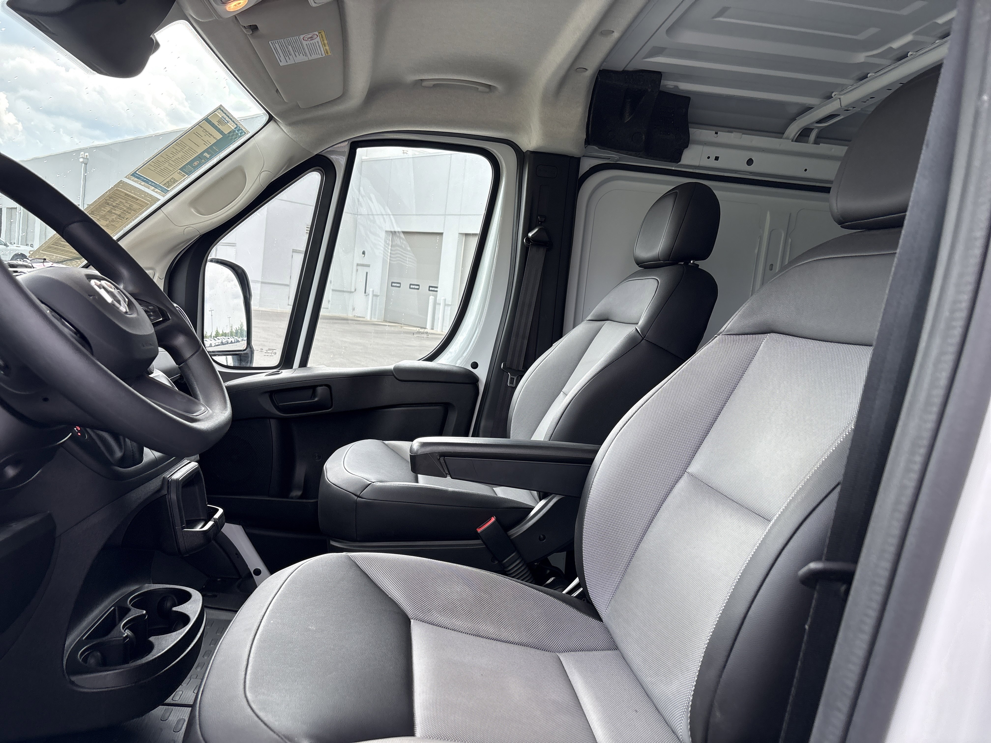 Used 2025 RAM ProMaster 2500 w/ Convenience Group FWD image 18