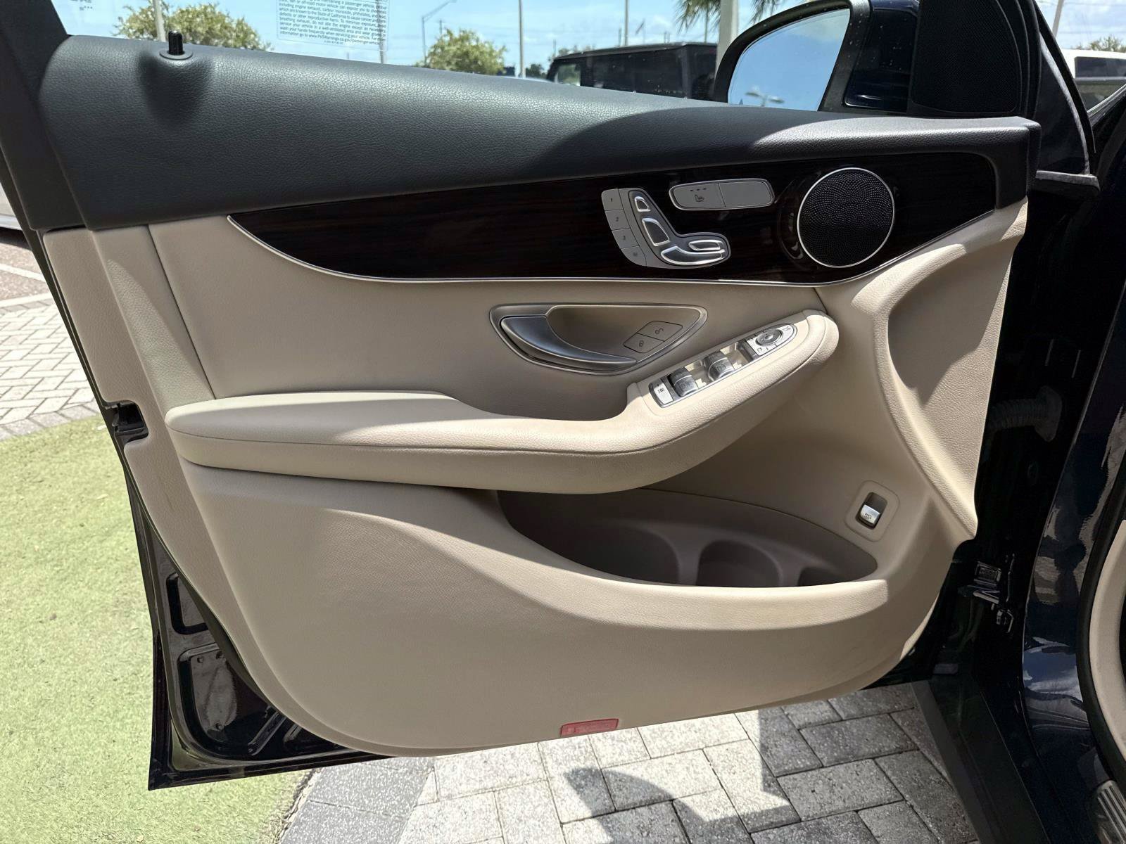 Certified 2022 Mercedes-Benz GLC 300 image 17