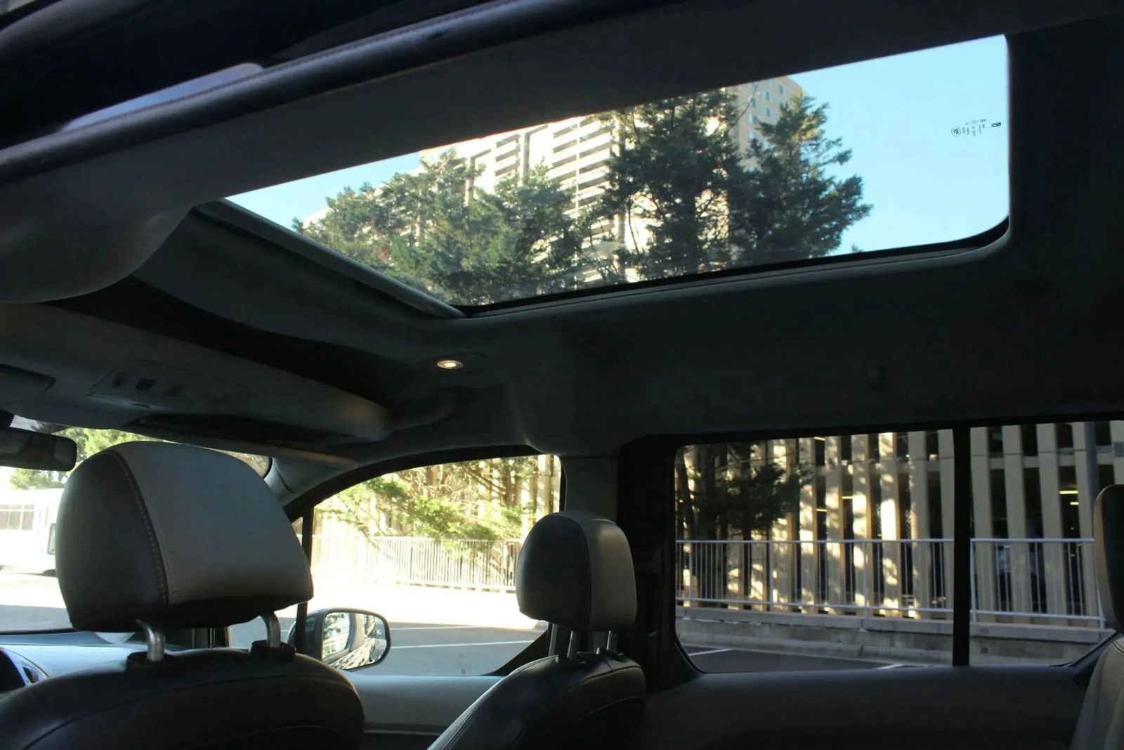 Used 2014 Ford Transit Connect Titanium FWD image 14