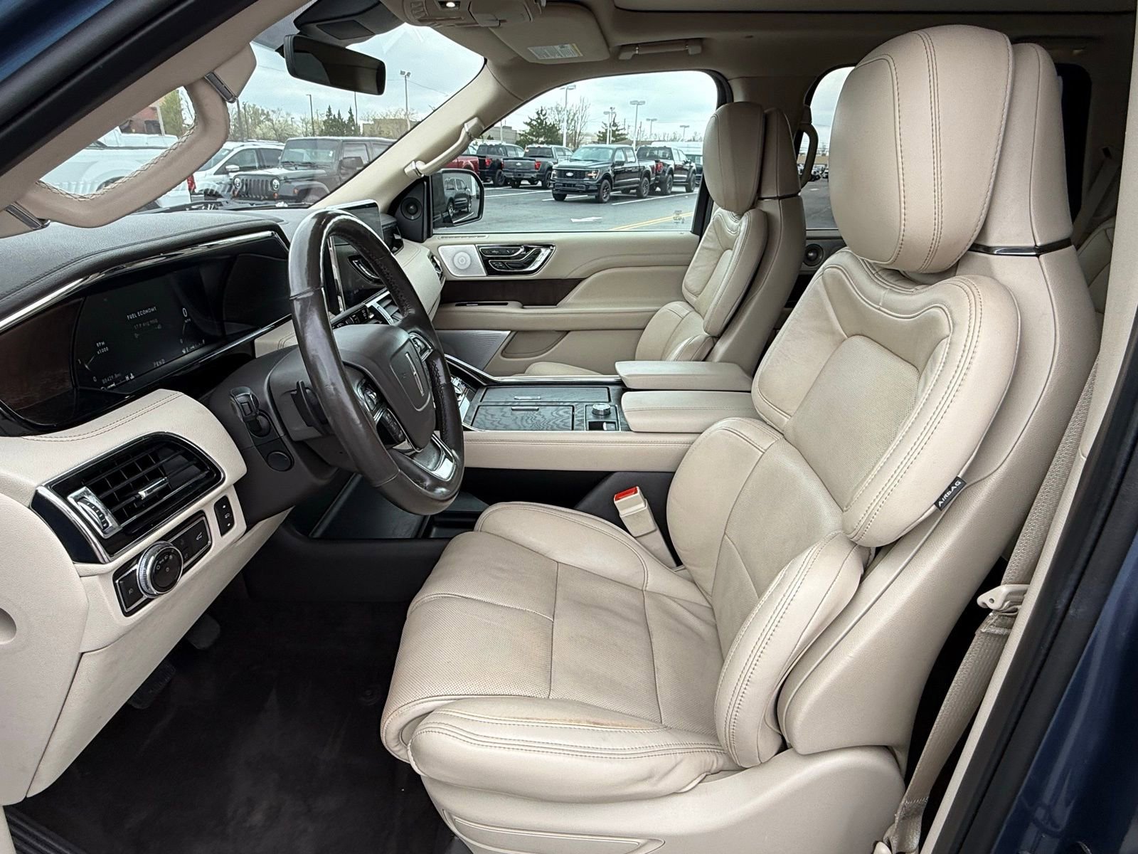 Used 2020 Lincoln Navigator Reserve w/ Luxury Package image 12