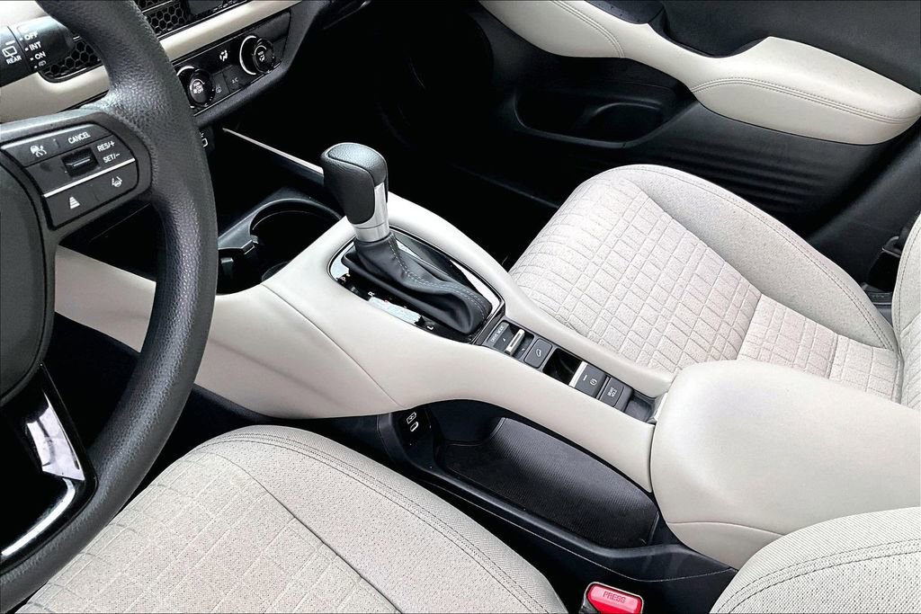 Certified 2025 Honda HR-V LX image 13
