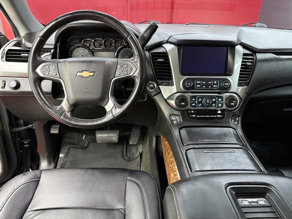 Used 2018 Chevrolet Suburban Premier image 14