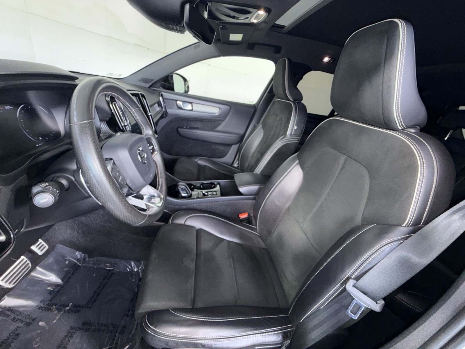Used 2020 Volvo XC40 T5 R-Design AWD/4WD image 13