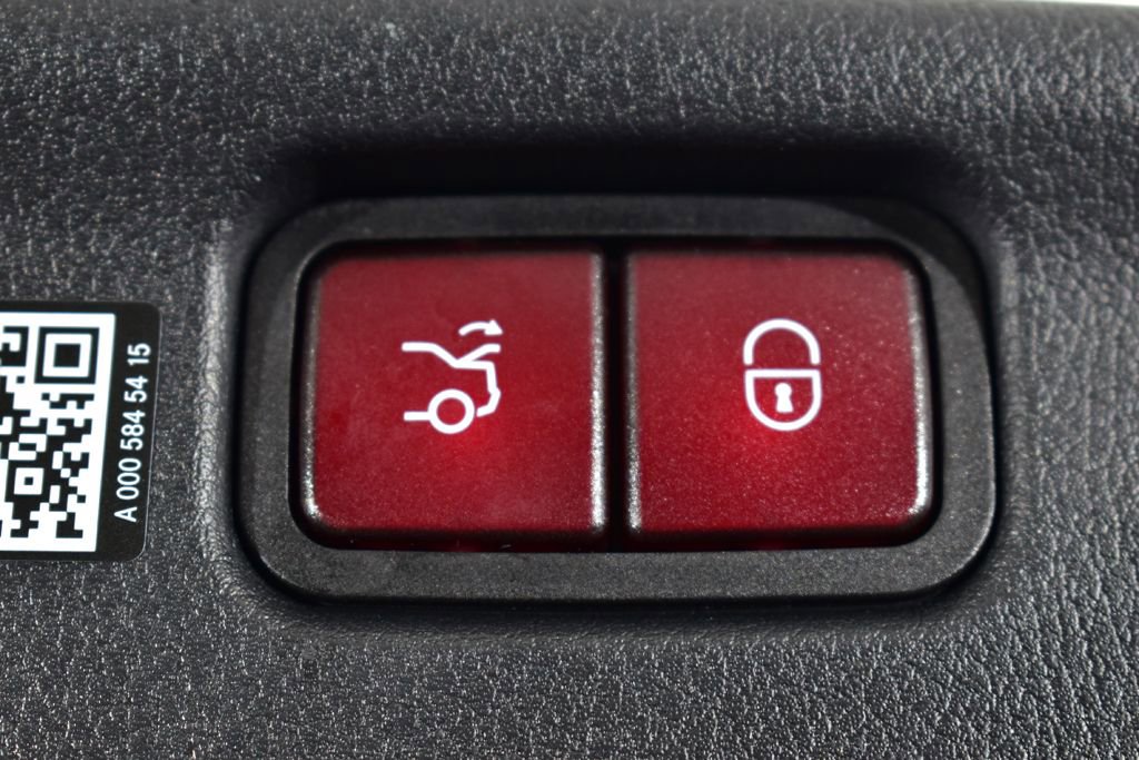 Used 2026 Mercedes-Benz C 300 4MATIC Sedan image 7