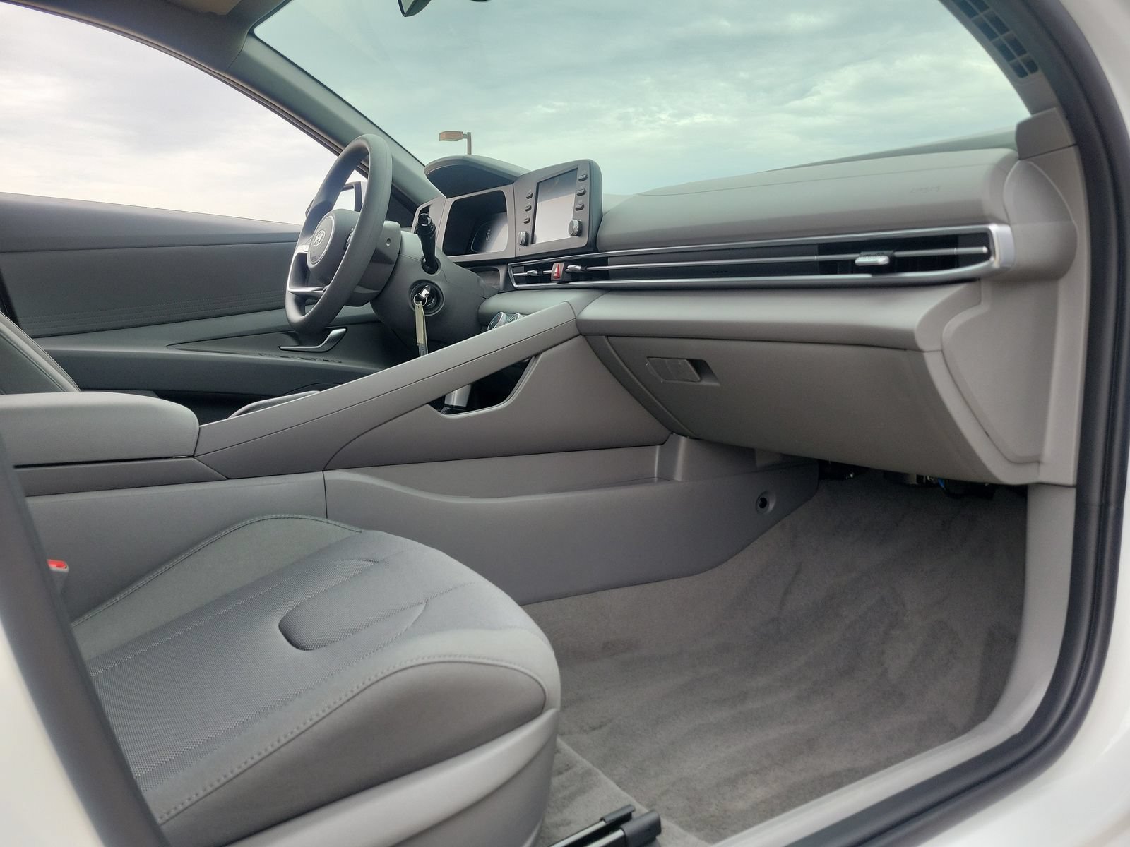 New 2026 Hyundai Elantra SE FWD image 17