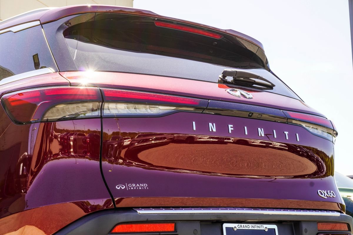 Used 2023 INFINITI QX60 Luxe w/ Performance Audio Package image 13