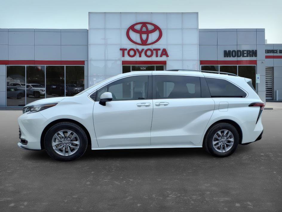 Certified 2022 Toyota Sienna XLE w/ XLE Plus Package image 8