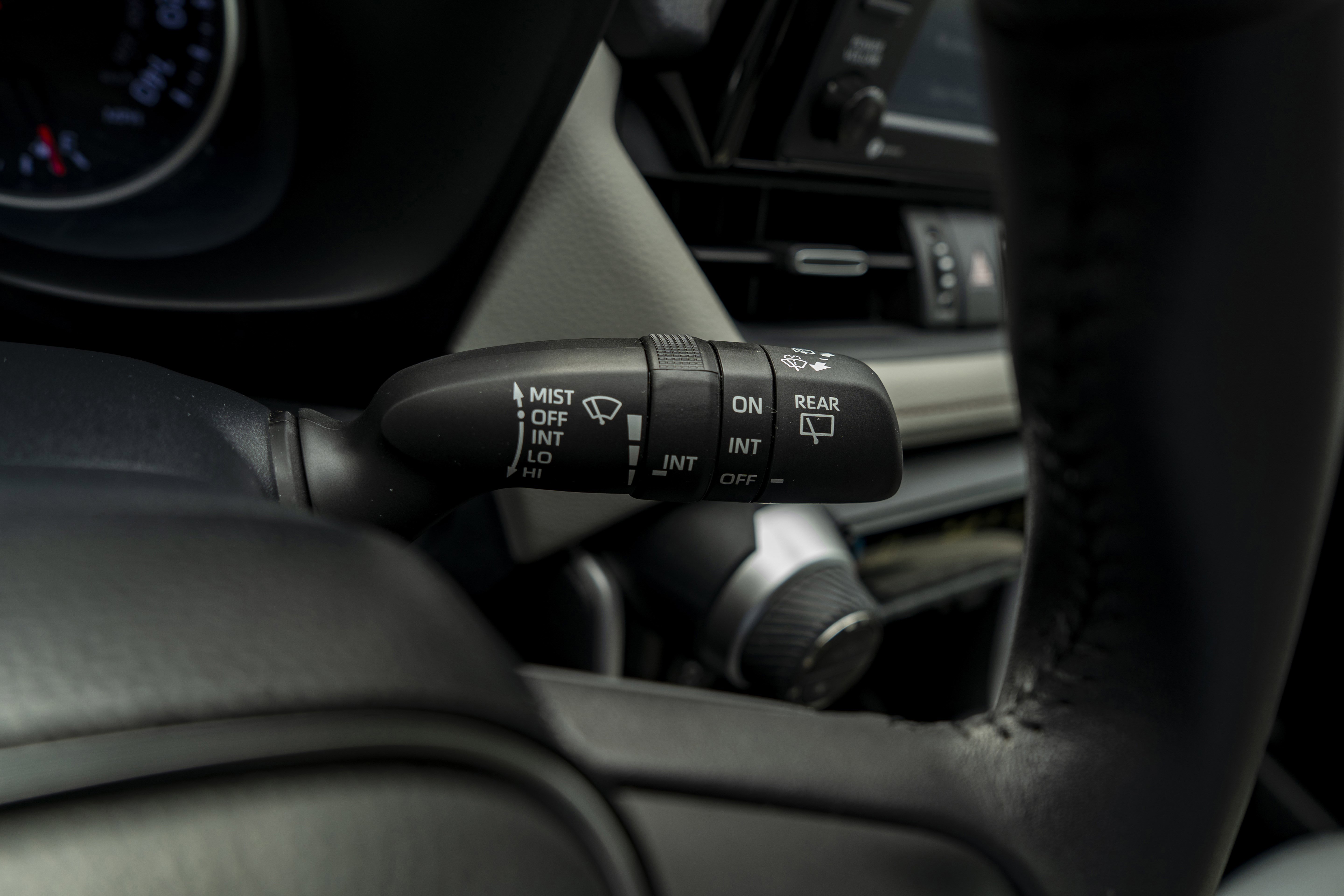 Used 2020 Toyota RAV4 XLE Premium image 24