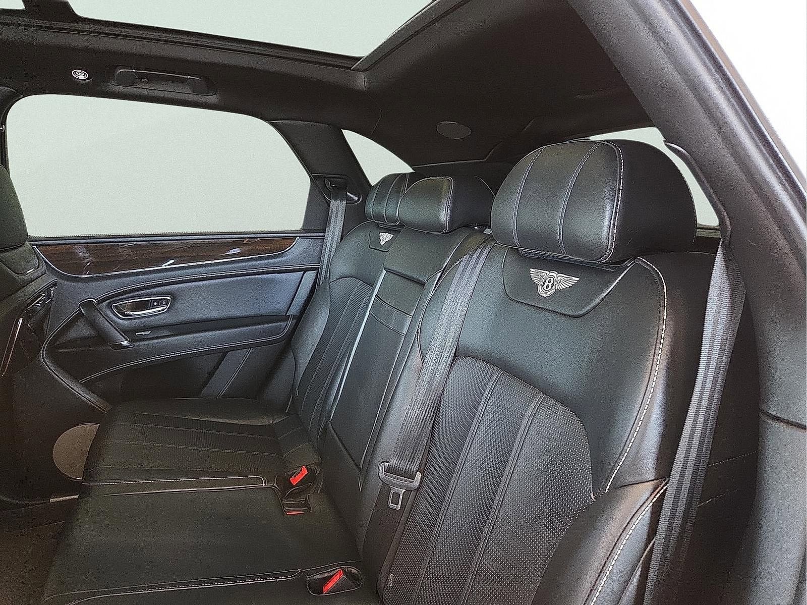 Used 2018 Bentley Bentayga image 9