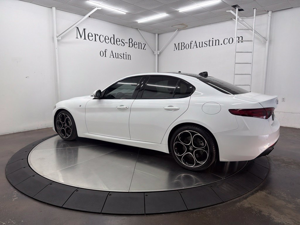 Used 2023 Alfa Romeo Giulia Ti RWD image 5