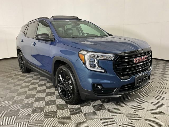 Used 2024 GMC Terrain SLT w/ Elevation Edition image 3