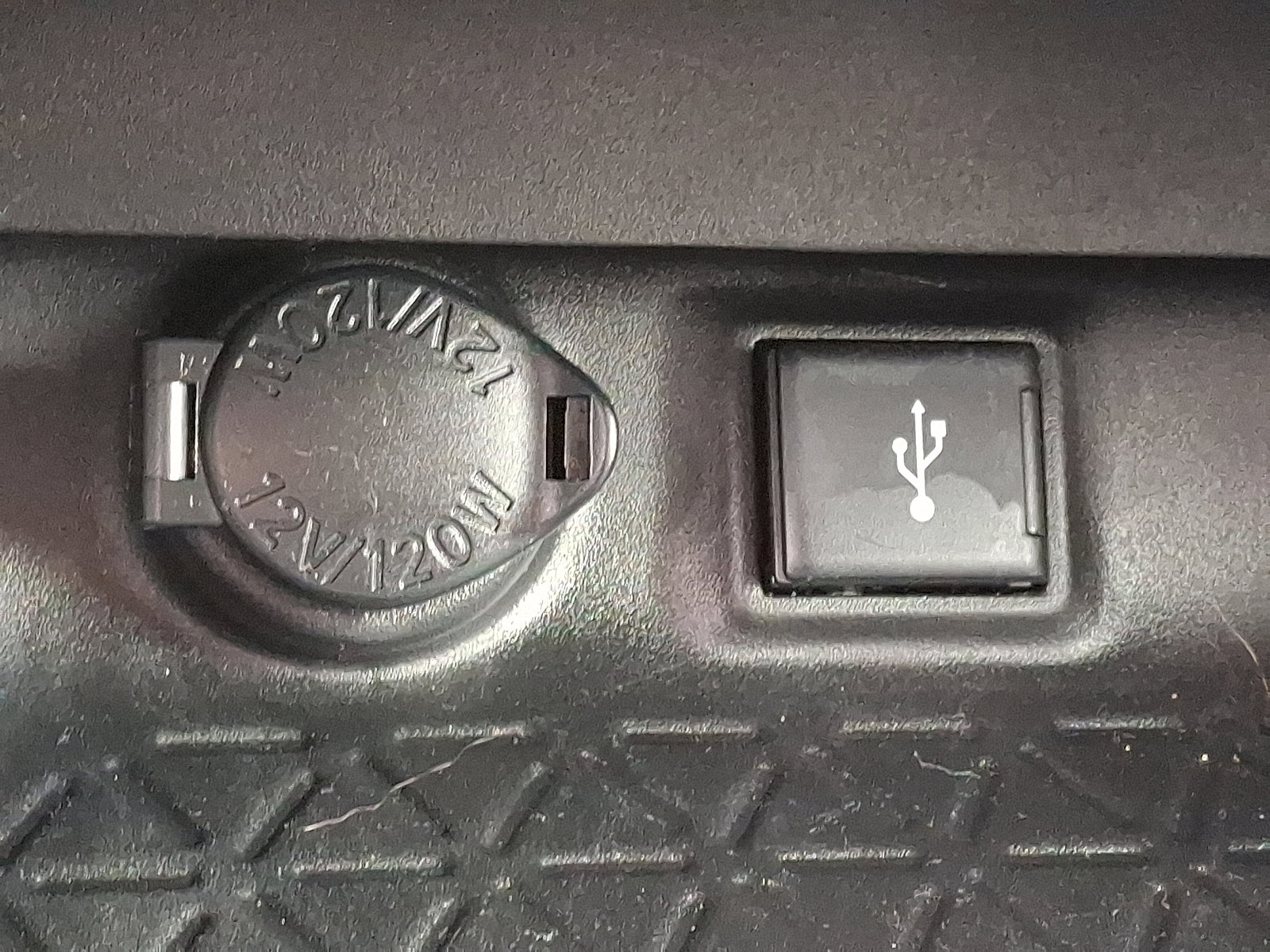 Used 2022 Toyota RAV4 LE image 25