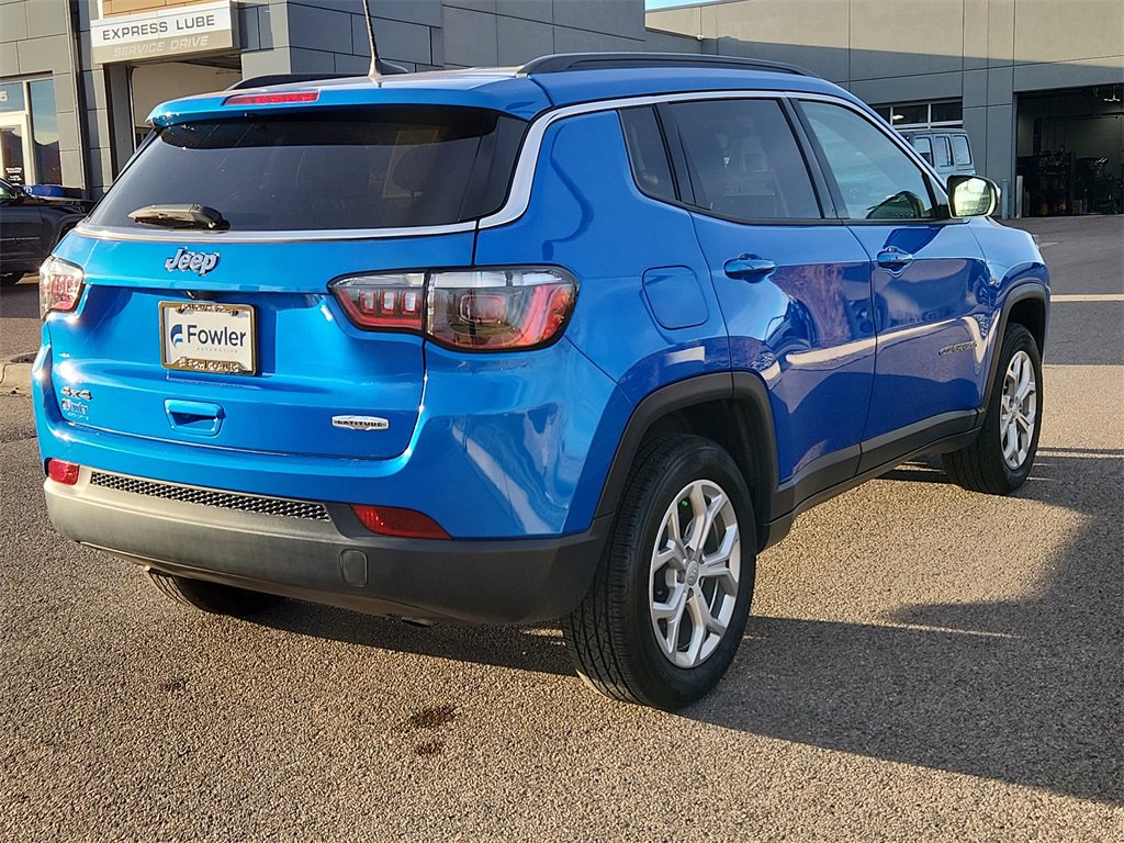 Used 2024 Jeep Compass Latitude image 4