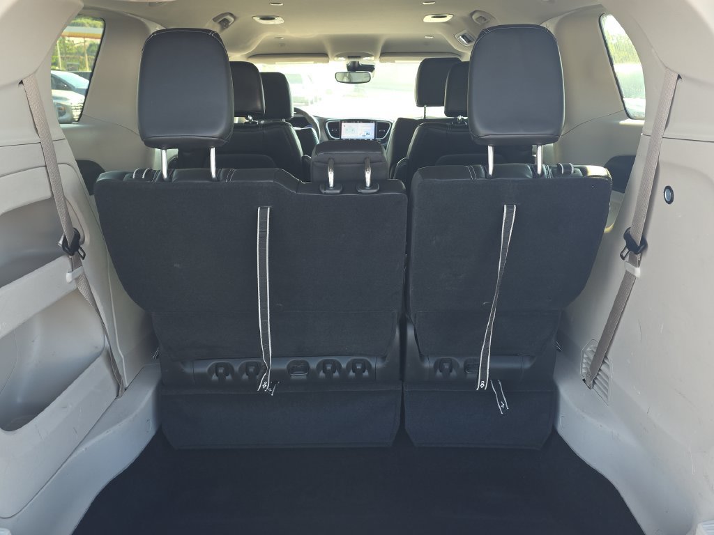Used 2024 Chrysler Pacifica Touring-L FWD image 31