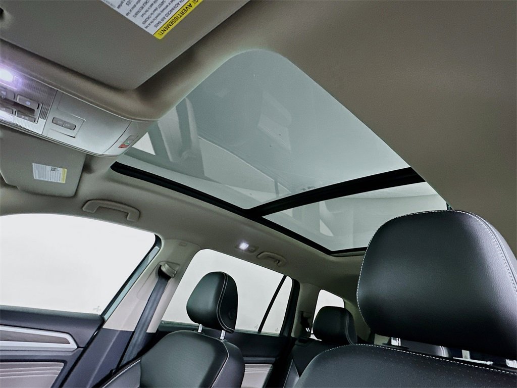 Used 2023 Volkswagen Atlas SE w/ Panoramic Sunroof Package image 11