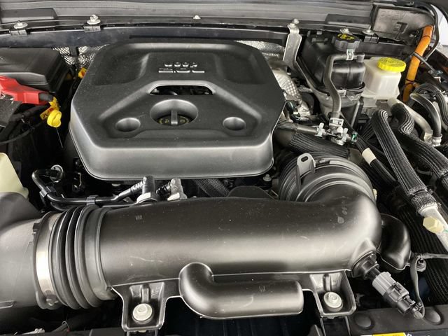 Used 2024 Jeep Wrangler Unlimited AWD/4WD image 33