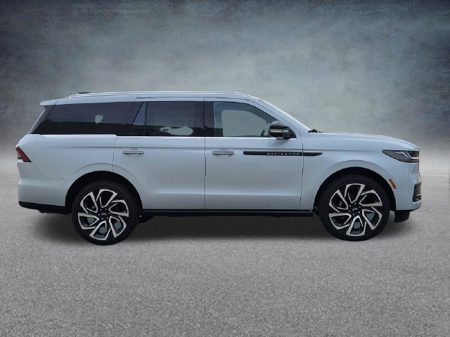 New 2026 Lincoln Navigator Black Label AWD/4WD image 8